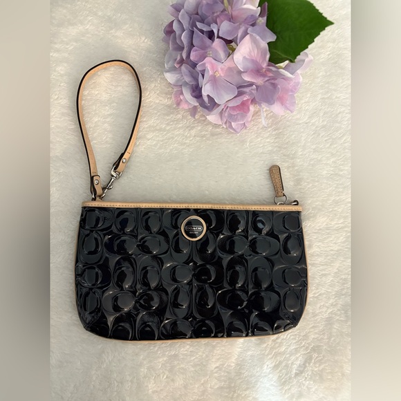 Coach Black Patent Leather Wristlet - Picture 1 of 12